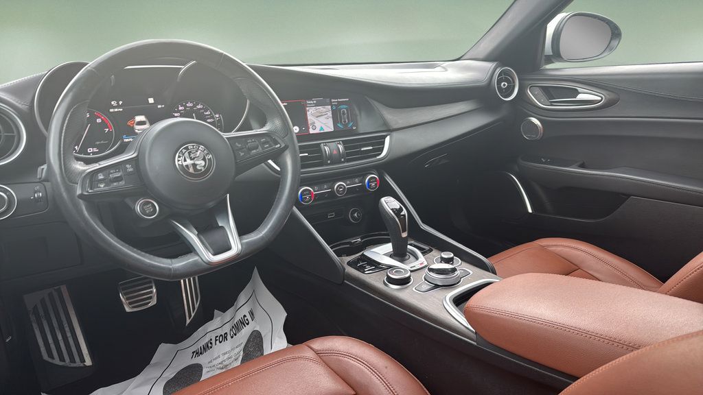 Used 2022 Alfa Romeo Giulia Ti AWD/4WD image 9