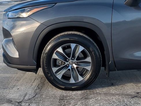 Certified 2024 Toyota Highlander XLE image 7