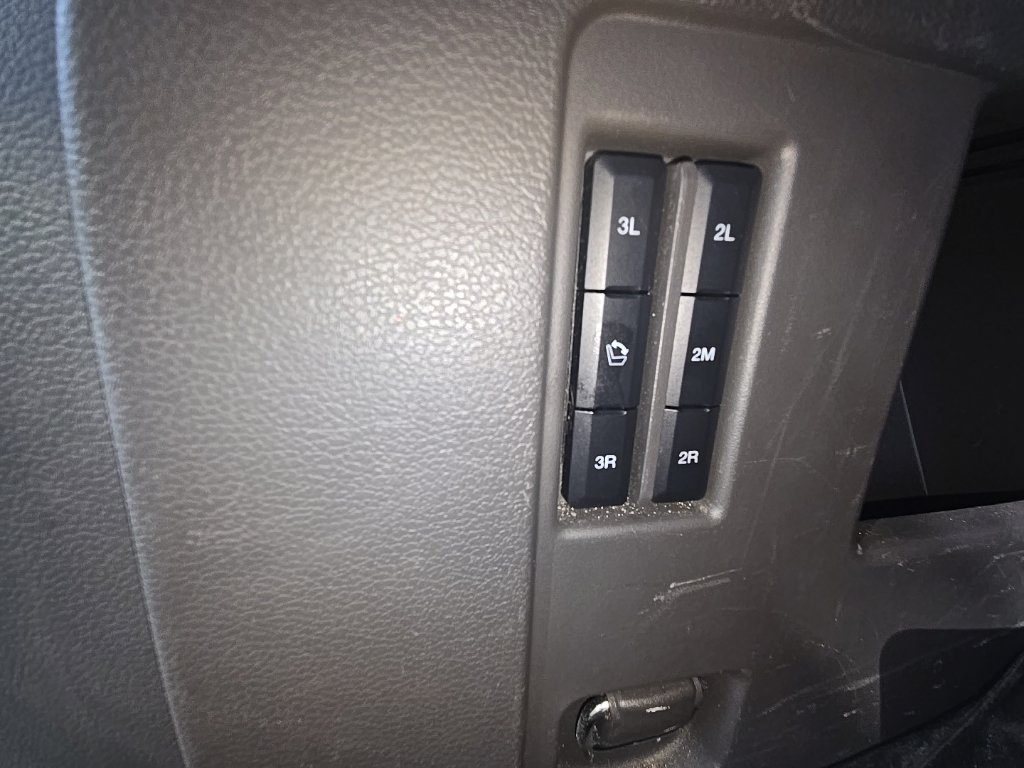 Used 2019 Ford Expedition XLT w/ Equipment Group 202A AWD/4WD image 15