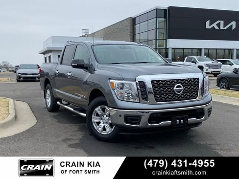 Used 2018 Nissan Titan SV w/ SV Convenience Package image 1