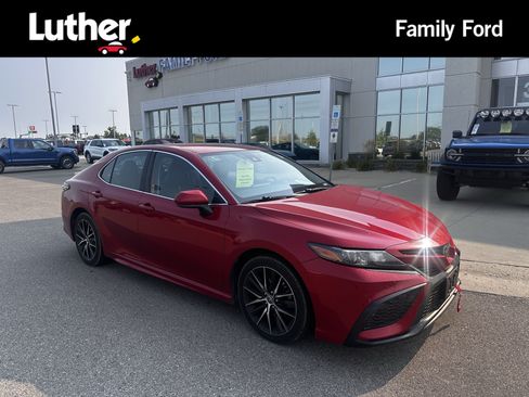Used 2021 Toyota Camry SE FWD image 1