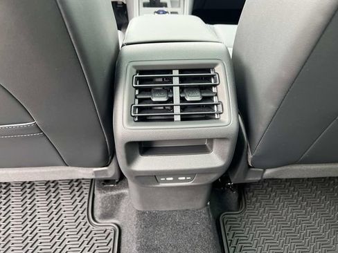 New 2026 Volkswagen Tiguan SE FWD image 21