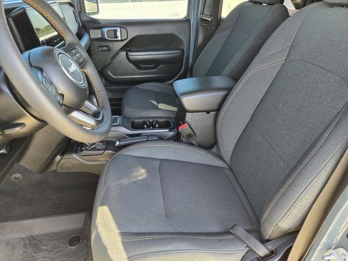 Used 2024 Jeep Gladiator Sport image 25