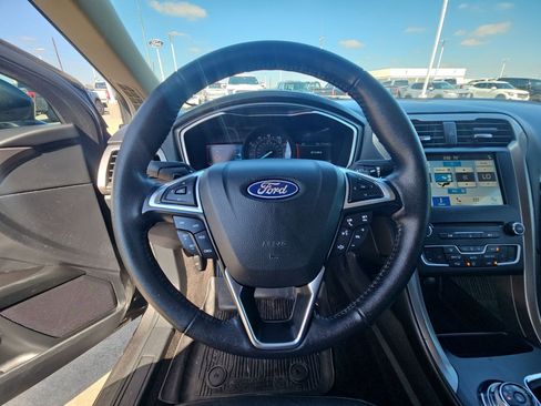 Used 2018 Ford Fusion SE w/ Fusion SE Technology Package image 15