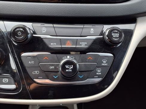 Used 2023 Chrysler Voyager LX FWD image 22