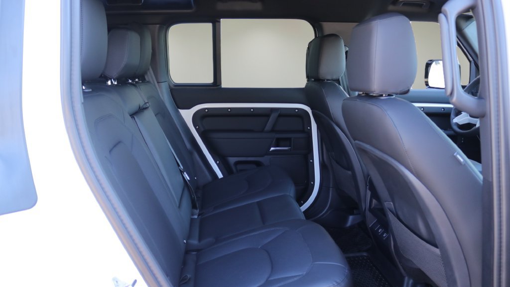 Used 2025 Land Rover Defender 110 X-Dynamic SE AWD/4WD image 16
