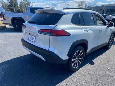 Used 2024 Toyota Corolla Cross XLE w/ Convenience Package image 16