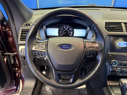 Used 2019 Ford Explorer XLT w/ Equipment Group 202A AWD/4WD image 15