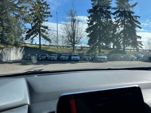 Used 2025 Nissan Rogue SV image 17