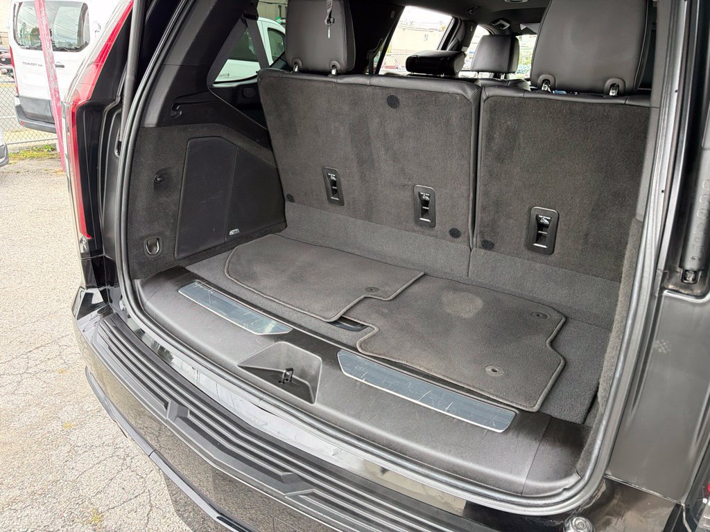 Used 2023 Cadillac Escalade Luxury AWD/4WD image 10