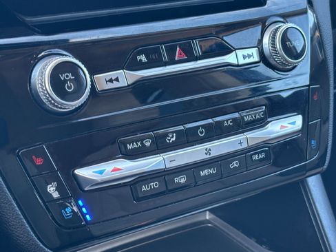 Used 2023 Ford Explorer Limited image 25