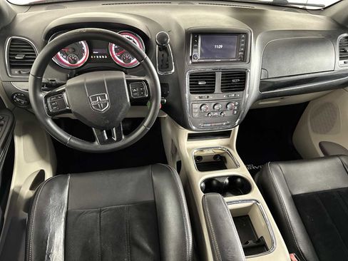 Used 2014 Dodge Grand Caravan SXT image 13