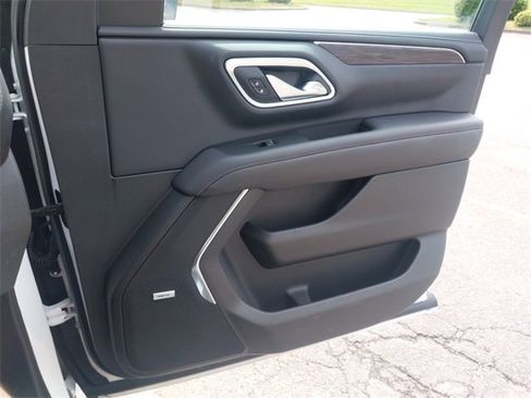 Used 2021 Chevrolet Tahoe Z71 image 16