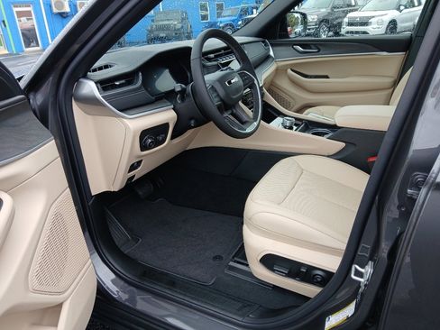 New 2025 Jeep Grand Cherokee L Limited w/ Luxury Tech Group II image 8