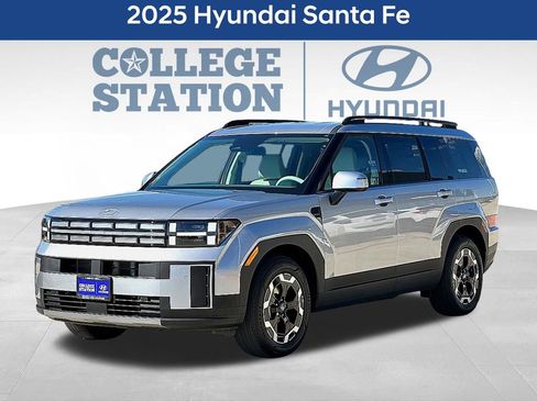 Used 2025 Hyundai Santa Fe SEL FWD image 3