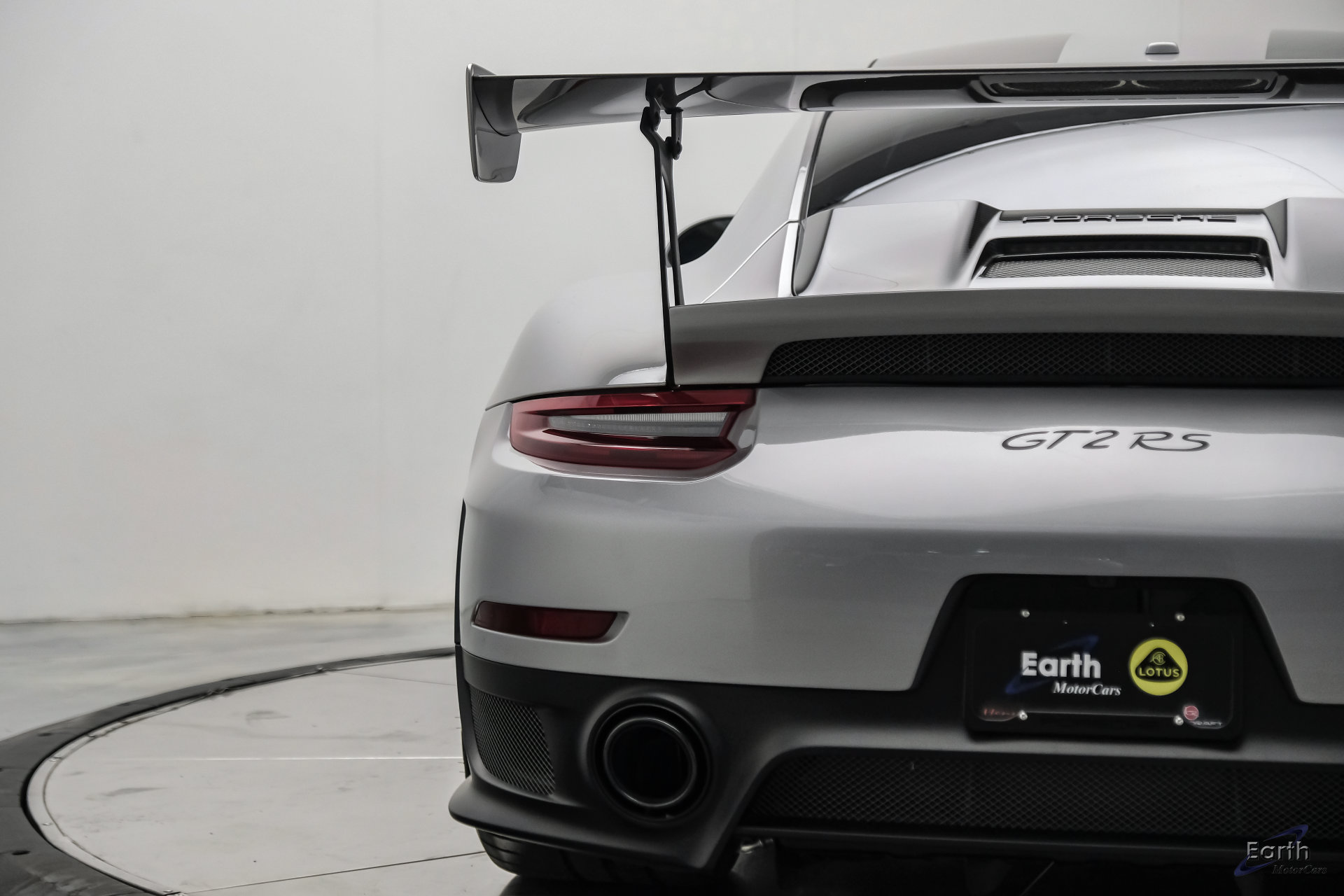Used 2018 Porsche 911 GT2 RS RWD image 16