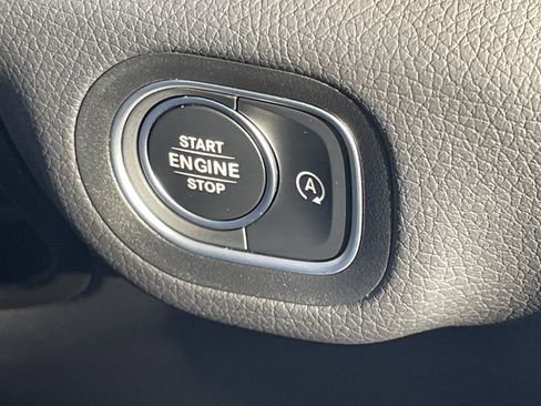 Certified 2025 Mercedes-Benz GLS 450 4MATIC image 32