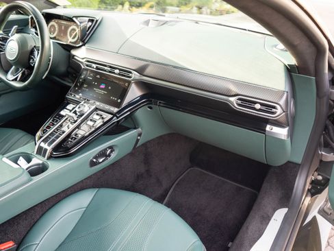 Used 2025 Aston Martin V8 Vantage Coupe image 22
