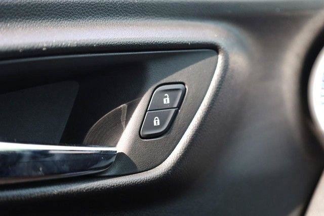 Used 2025 Chevrolet Trax LT w/ LT Convenience Package FWD image 18
