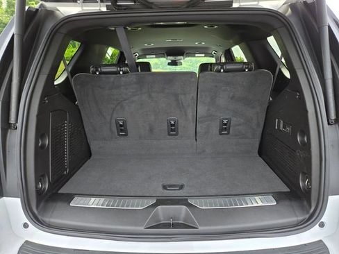 Used 2024 Chevrolet Tahoe Premier AWD/4WD image 17