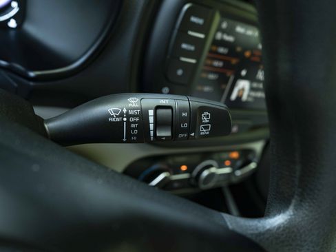 Used 2025 Kia Soul LX FWD image 23