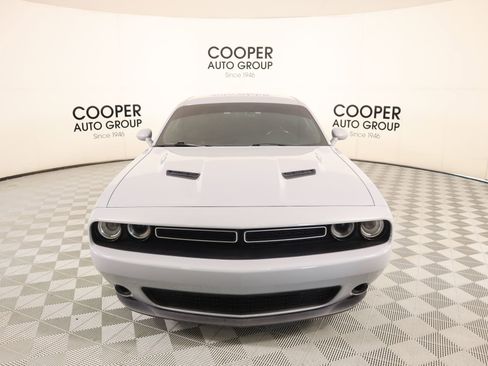 Used 2020 Dodge Challenger SXT RWD image 8