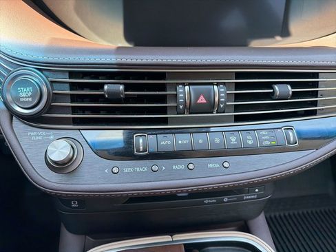 Used 2018 Lexus LS 500 AWD w/ Accessory Package (Z1) image 12