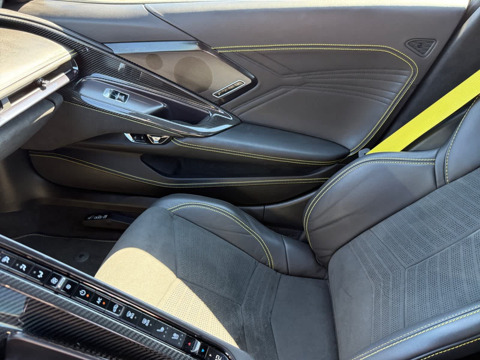 Used 2023 Chevrolet Corvette Z06 w/ Z07 Performance Package RWD image 24