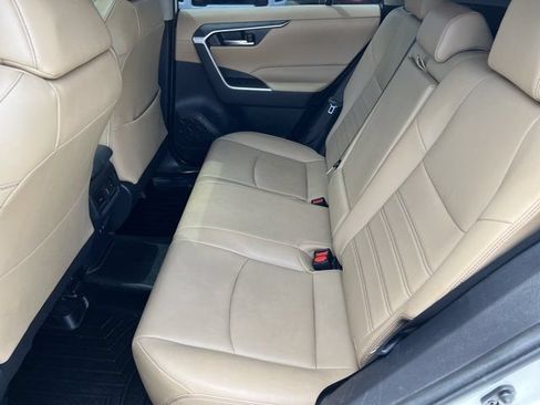 Used 2019 Toyota RAV4 XLE Premium FWD image 23