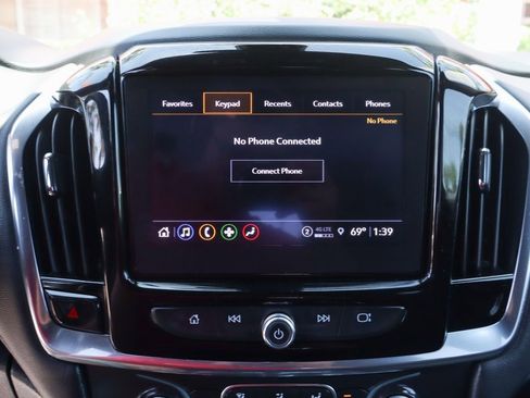 Used 2022 Chevrolet Traverse LT image 31