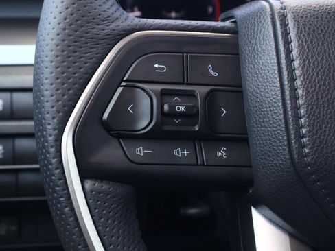 Used 2025 Toyota Tacoma TRD Off-Road AWD/4WD image 23