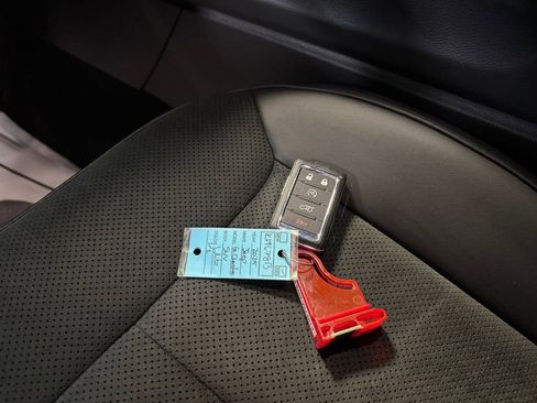 Used 2025 Jeep Grand Cherokee L Altitude image 32