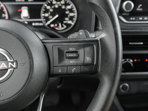 Used 2023 Nissan Rogue S AWD/4WD image 17