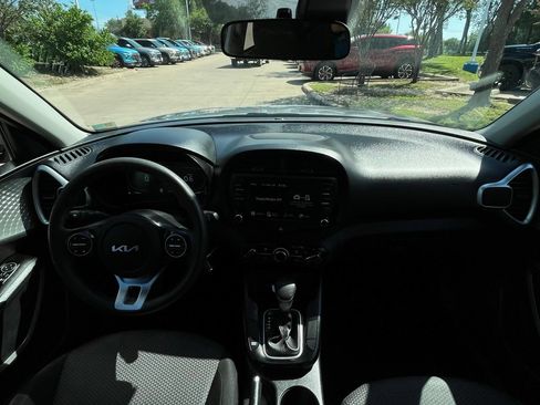 Used 2024 Kia Soul LX w/ Option Group 015 FWD image 10