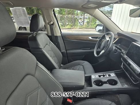 Used 2024 Volkswagen Atlas SE FWD image 10