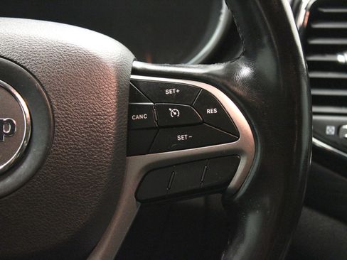 Used 2020 Jeep Grand Cherokee Altitude RWD image 24