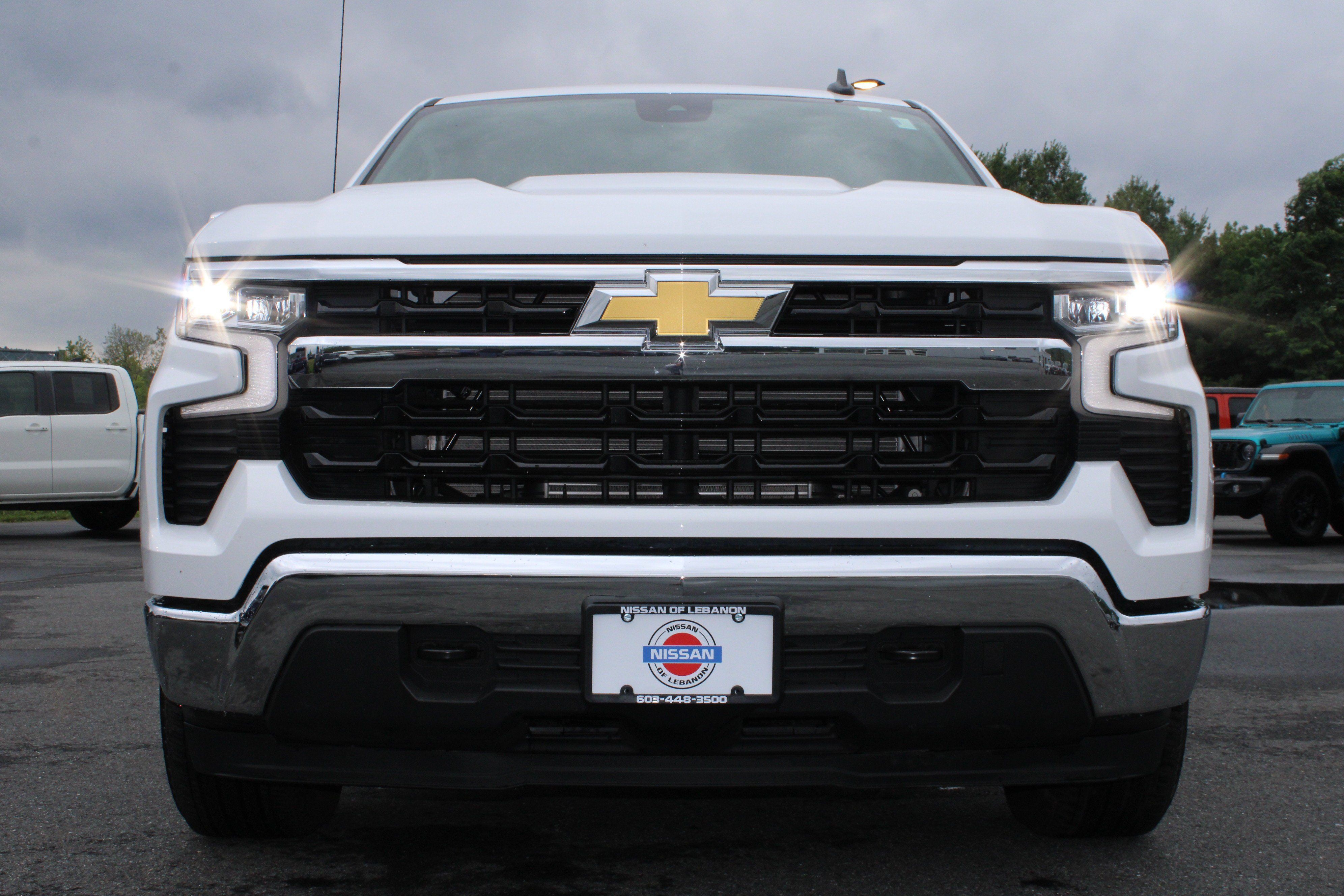 Used 2025 Chevrolet Silverado 1500 LT AWD/4WD image 3