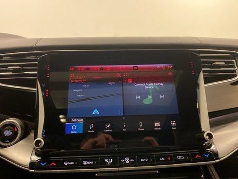 Used 2023 Jeep Wagoneer Series II w/ Premium Group I AWD/4WD image 10