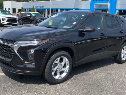 Certified 2024 Chevrolet Trax LS w/ LS Convenience Package FWD image 4