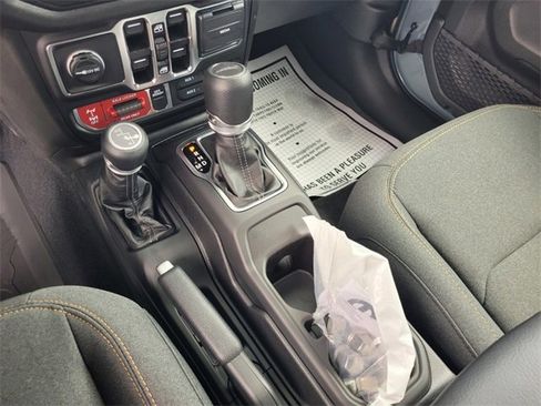 New 2025 Jeep Gladiator Sport image 24