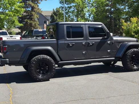Used 2023 Jeep Gladiator Sport AWD/4WD image 9