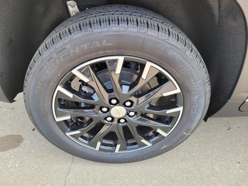 New 2026 Chevrolet Traverse LT w/ Sun and Wheel Package FWD image 5