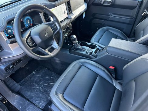 New 2025 Ford Bronco Outer Banks image 9