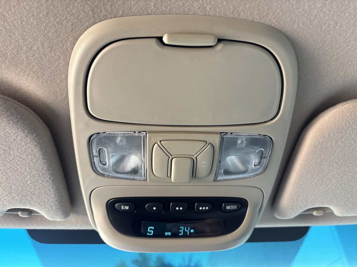 Used 2005 Toyota Sienna LE w/ LE Pkg 1 FWD image 23