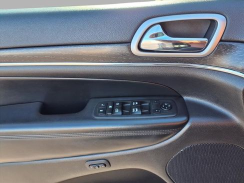 Used 2018 Jeep Grand Cherokee Limited image 18