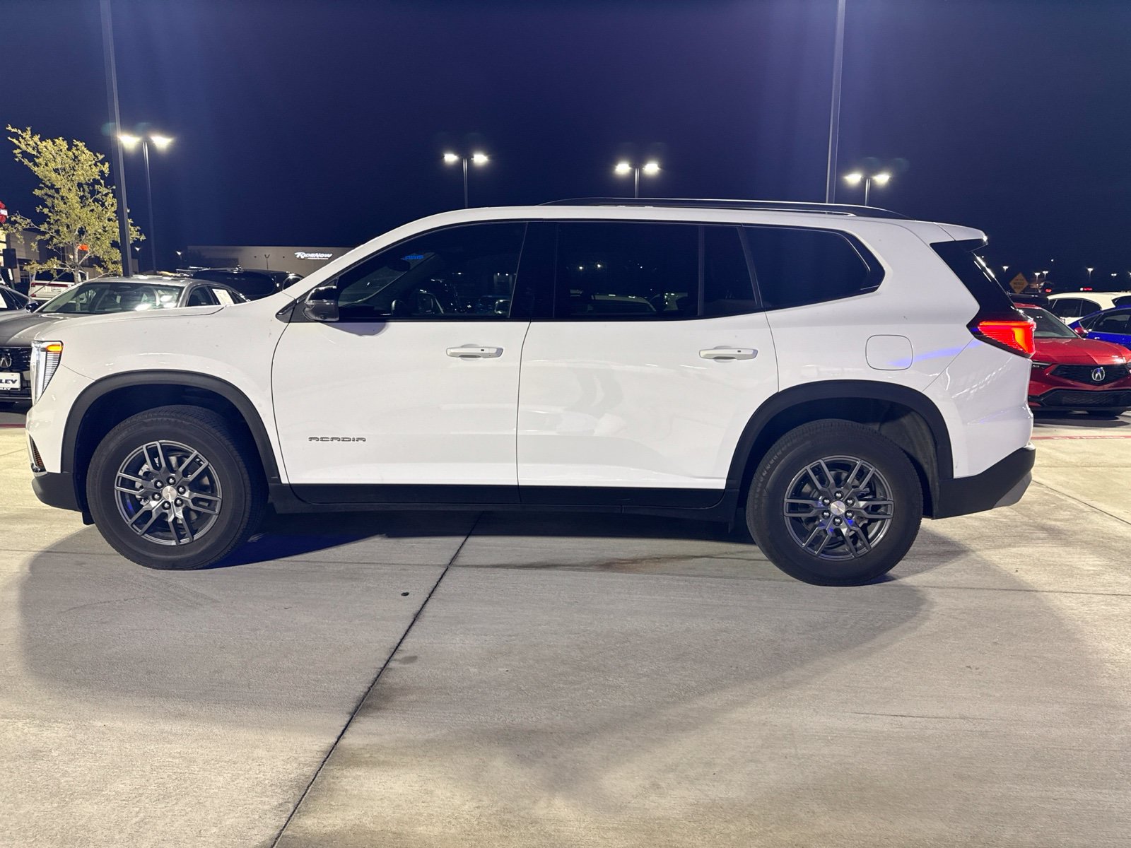 Used 2025 GMC Acadia Elevation FWD image 5