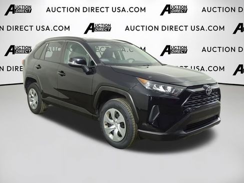 Used 2021 Toyota RAV4 LE FWD image 2