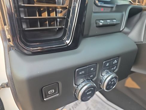 Used 2024 GMC Sierra 1500 AT4 w/ Technology Package AWD/4WD image 19