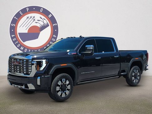 Used 2024 GMC Sierra 2500 Denali w/ Denali Reserve Package AWD/4WD image 2