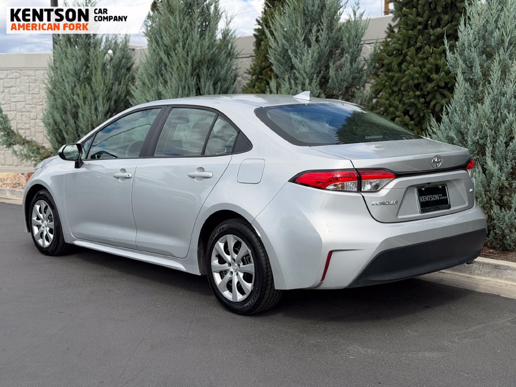 Used 2025 Toyota Corolla LE FWD image 4